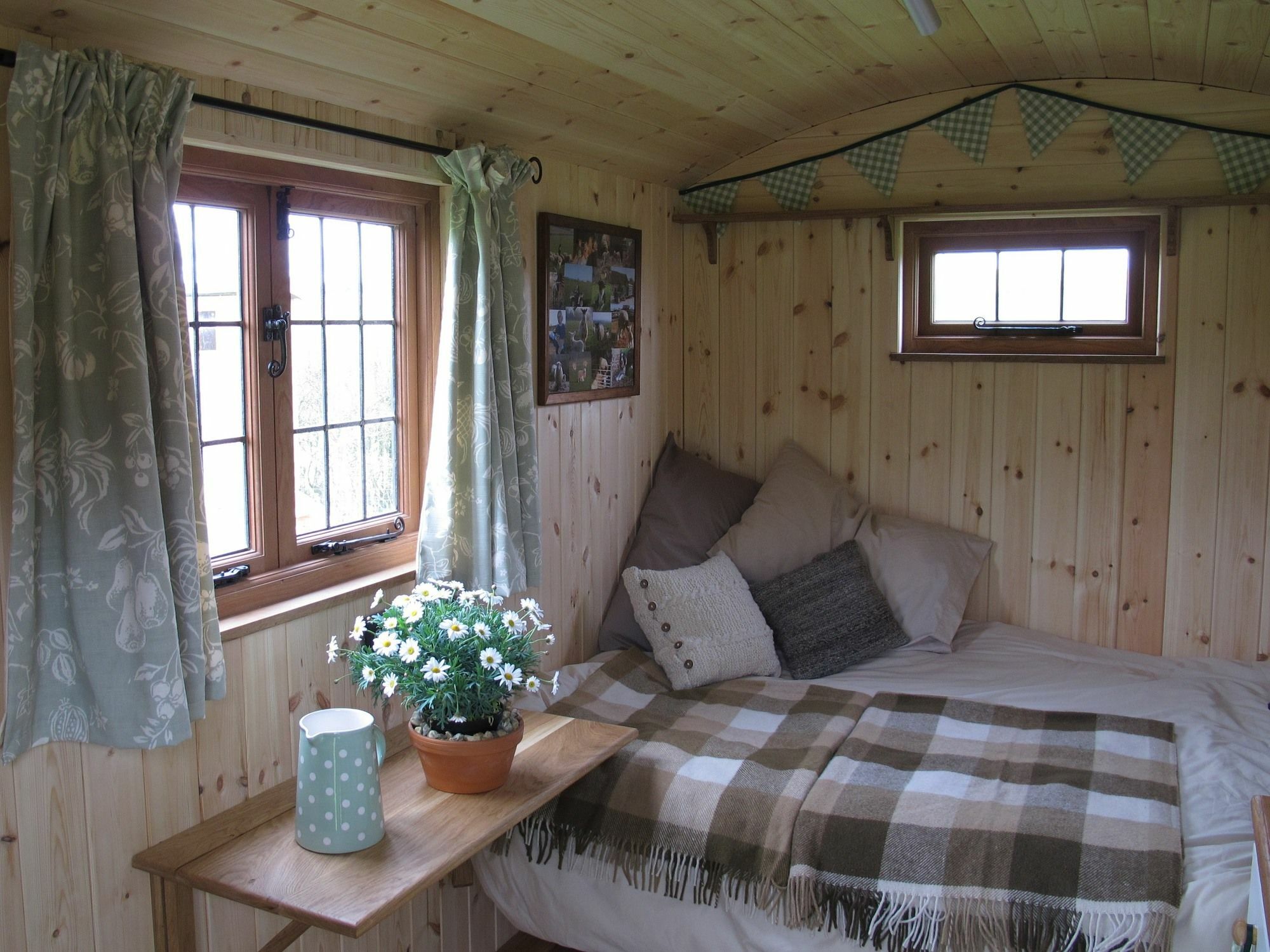 Marshwood Farm B&B And Shepherds Hut Dinton  Exterior foto